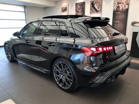 2025-Audi-RS3-Sportback-Quattro-Stronic-Carbon-Edition_8