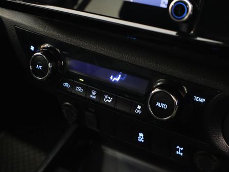 2019-Toyota-Hilux-28-GD-6-Raised-Body-Auto-Raider-Double-Cab_15