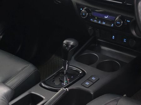 2019-Toyota-Hilux-28-GD-6-Raised-Body-Auto-Raider-Double-Cab_19