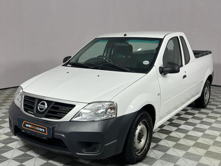 2022-Nissan-NP200-16_0