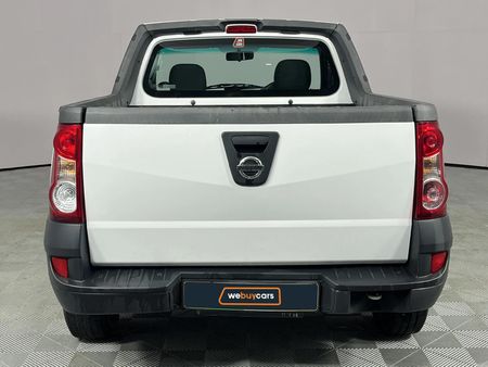2022-Nissan-NP200-16_10
