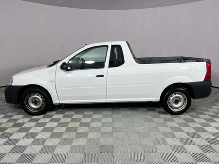 2022-Nissan-NP200-16_11