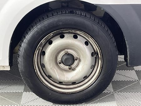 2022-Nissan-NP200-16_2