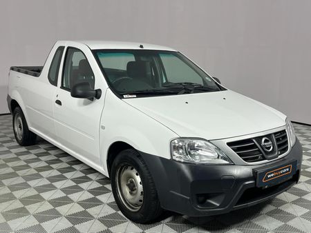 2022-Nissan-NP200-16_8