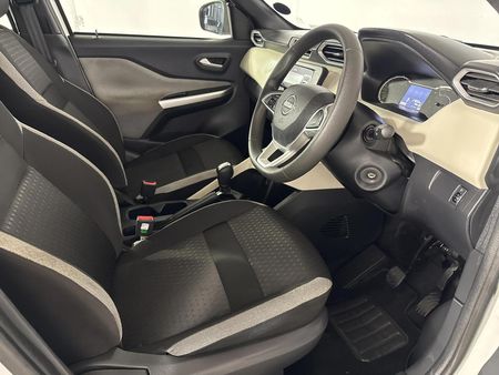 2024-Nissan-Magnite-10-Visia-AMT_9