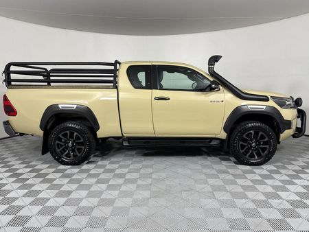 2021-Toyota-Hilux-28-GD-6-Raised-Body-Legend-4x4-Extended-Cab_14