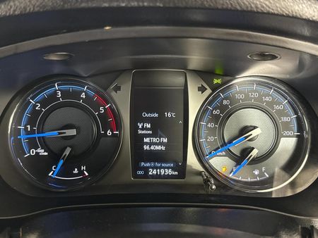 2021-Toyota-Hilux-28-GD-6-Raised-Body-Legend-4x4-Extended-Cab_1