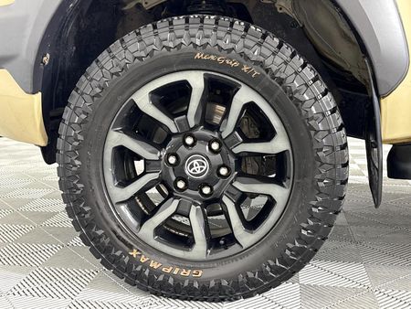 2021-Toyota-Hilux-28-GD-6-Raised-Body-Legend-4x4-Extended-Cab_2