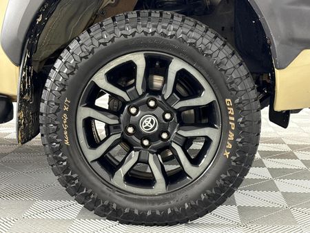 2021-Toyota-Hilux-28-GD-6-Raised-Body-Legend-4x4-Extended-Cab_3