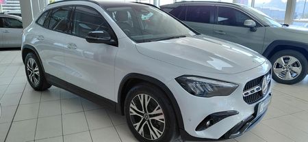 2024-Mercedes-Benz-GLA-200-Progressive-Auto_0