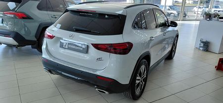 2024-Mercedes-Benz-GLA-200-Progressive-Auto_1