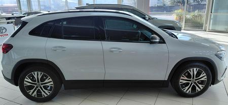 2024-Mercedes-Benz-GLA-200-Progressive-Auto_2