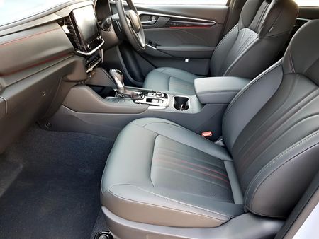 2026-Isuzu-Mu-x-30D-Onyx-XT-4x4-Auto_5