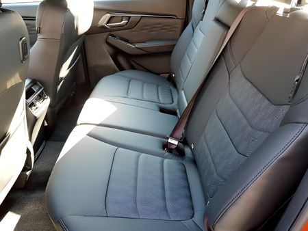 2026-Isuzu-D-Max-30-DDI-V-Cross-4x4-Auto-Double-Cab_11
