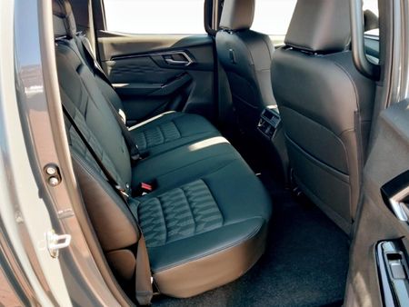 2026-Isuzu-D-Max-30-DDI-V-Cross-HR-Auto-Double-Cab_7