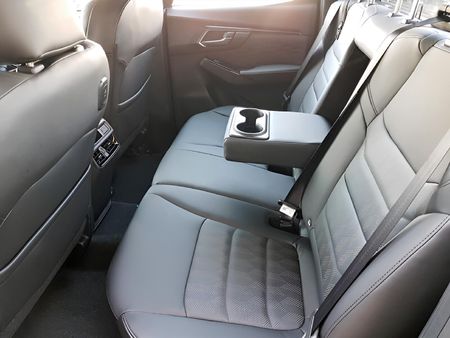 2026-Isuzu-D-Max-30-DDI-V-Cross-HR-Auto-Double-Cab_11