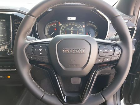 2026-Isuzu-D-Max-30-DDI-V-Cross-HR-Auto-Double-Cab_14