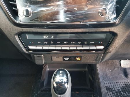 2026-Isuzu-D-Max-30-DDI-V-Cross-HR-Auto-Double-Cab_15