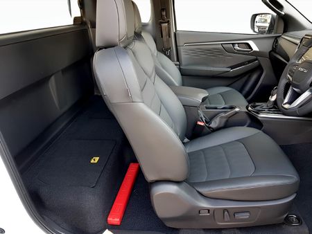 2026-Isuzu-D-Max-30-DDI-LSE-Auto-E-Cab_13