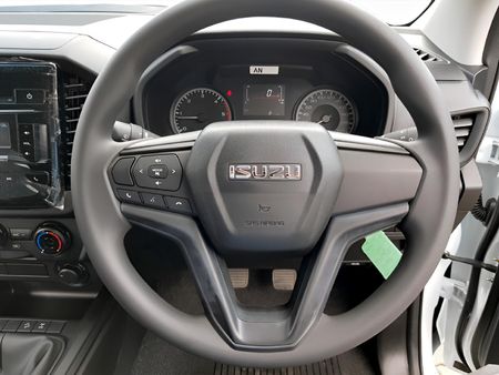 2026-Isuzu-D-Max-19-DDI-L-4x4-Double-Cab_14