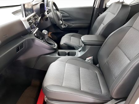 2026-Peugeot-Landtrek-19D-Allure-Double-Cab-Auto_7