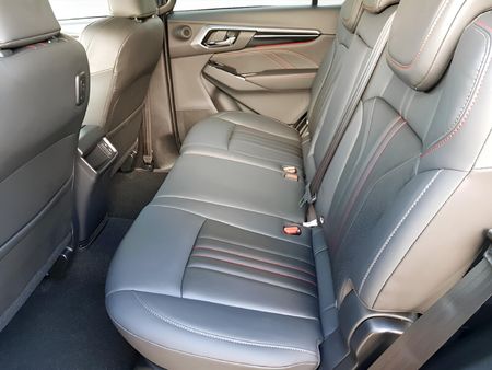 2026-Isuzu-Mu-x-30D-Onyx-XT-4x4-Auto_10