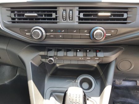 2026-Peugeot-Landtrek-19D-Professional-Single-Cab_13