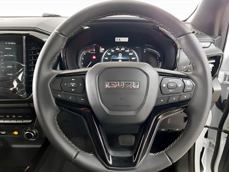 2026-Isuzu-D-Max-30-DDI-V-Cross-4x4-Auto-Double-Cab_12