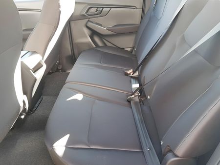 2026-Isuzu-D-Max-19-DDI-HR-L-Double-Cab_11