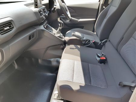 2026-Peugeot-Landtrek-19D-Professional-Single-Cab_6