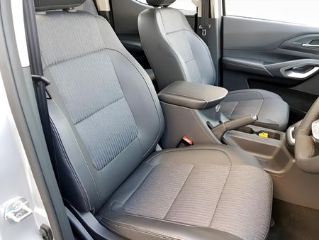 2026-Peugeot-Landtrek-19D-Allure-Double-Cab-Auto_13