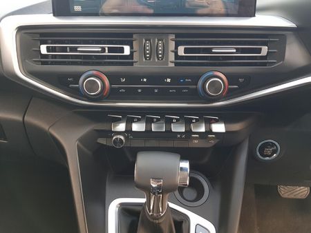 2026-Peugeot-Landtrek-19D-Allure-Double-Cab-Auto_16