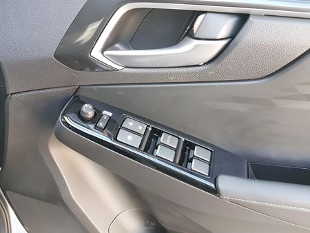 2026-Isuzu-D-Max-30-DDI-V-Cross-HR-Auto-Double-Cab_12