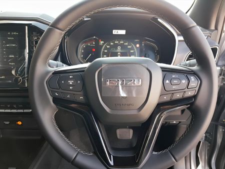 2026-Isuzu-D-Max-30-DDI-V-Cross-HR-Auto-Double-Cab_14