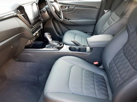 2026-Isuzu-D-Max-30-DDI-V-Cross-4x4-Auto-Double-Cab_7