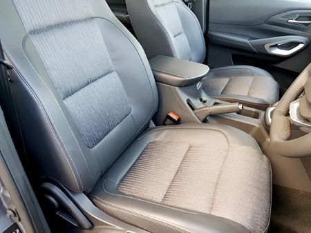 2026-Peugeot-Landtrek-19D-Allure-Double-Cab-Auto_12