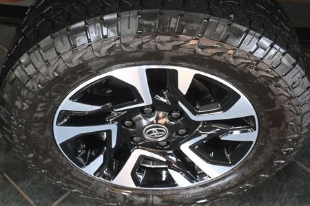 2019-Toyota-Hilux-28-GD-6-Raised-Body-Auto-Raider-Double-Cab_6