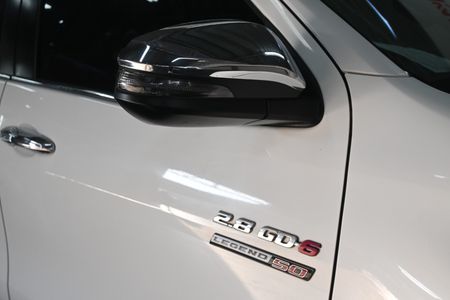 2019-Toyota-Hilux-28-GD-6-Raised-Body-Auto-Raider-Double-Cab_7