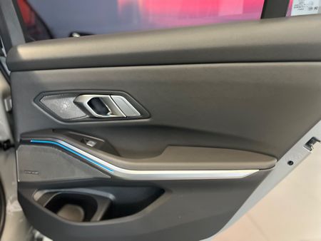 2026-BMW-3-Series-320i-M-Sport-Auto_12