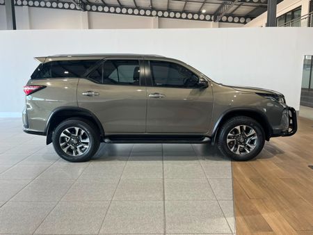 2023-Toyota-Fortuner-24-GD-6-Raised-Body-Auto_17