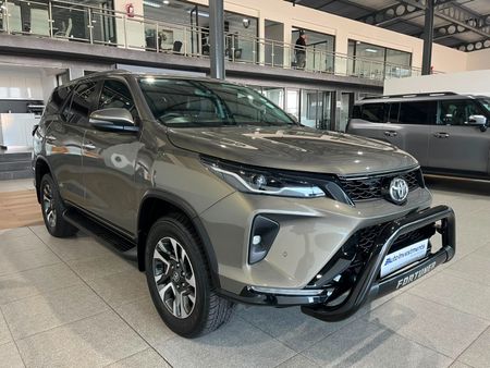 2023-Toyota-Fortuner-24-GD-6-Raised-Body-Auto_2