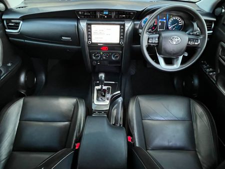 2023-Toyota-Fortuner-24-GD-6-Raised-Body-Auto_5