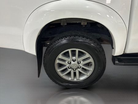 2016-Toyota-Hilux-30-D-4D-Legend-45-Raised-Body-Double-Cab_10