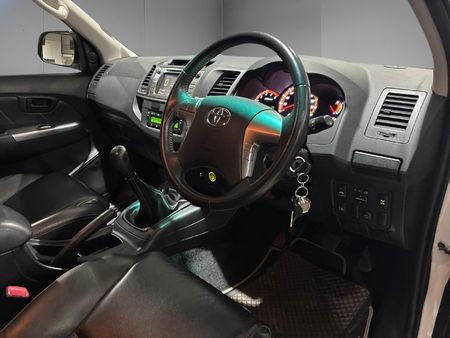 2016-Toyota-Hilux-30-D-4D-Legend-45-Raised-Body-Double-Cab_12