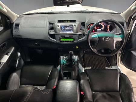 2016-Toyota-Hilux-30-D-4D-Legend-45-Raised-Body-Double-Cab_17