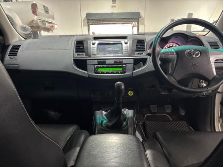 2016-Toyota-Hilux-30-D-4D-Legend-45-Raised-Body-Double-Cab_19