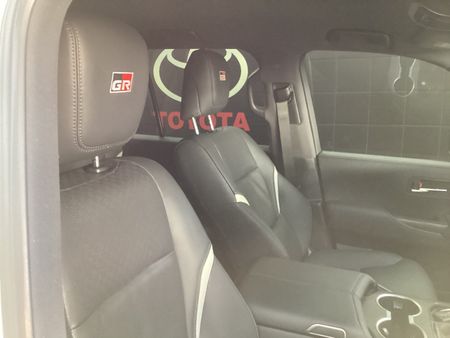 2024-Toyota-Land-Cruiser-300-V6-33-D-GR-S_14