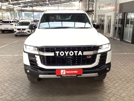 2024-Toyota-Land-Cruiser-300-V6-33-D-GR-S_3