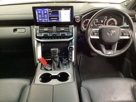 2024-Toyota-Land-Cruiser-300-V6-33-D-GR-S_5
