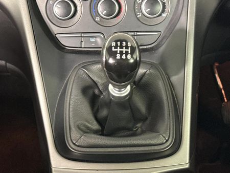 2014-Ford-Kuga-16-EcoBoost-Ambiente_9